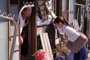 Một gái mại dâm Hàn Quốc lén chụp ảnh ông chủ ~ quan hệ với Xiru, một cô giáo mẫu giáo dễ thương mới bước vào xã hội, thích cười, đã bị bắt gặp đang chụp ảnh lén và phải chấm dứt quan hệ tình dục...